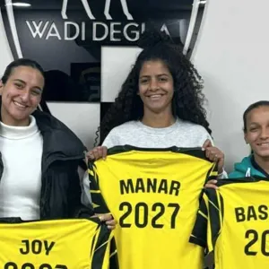 وادي دجلة يدعم فريق سيدات القدم بتوقيع عقود احتراف لـ 3 ناشئات