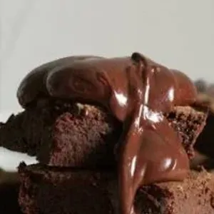 طريقة عمل كيك الشوكولاتة بمكونات سهلة.. من غير فرن وحر