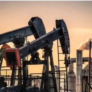 ارتفاع النفط مدعوما بتراجع مخزونات الخام الأمريكية