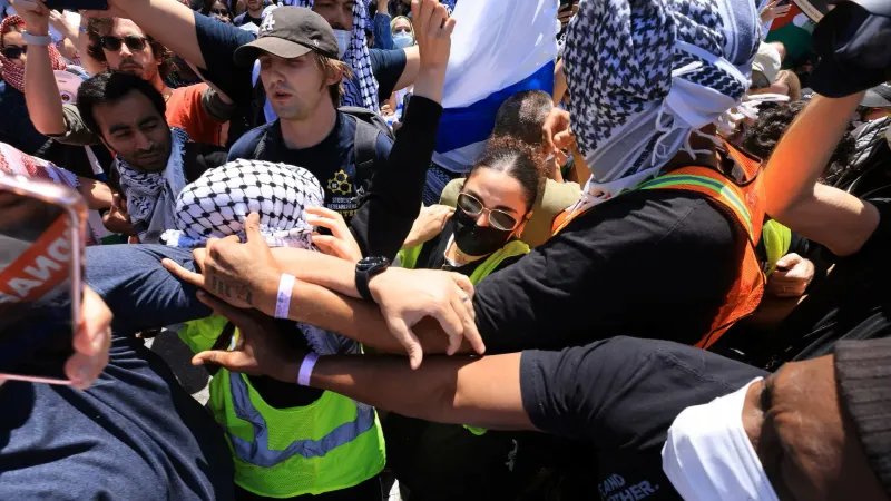 تصاعُد الاحتجاجات ضد إسرائيل في الجامعات الأمريكية واعتقالات بالجملة.. وهذه مَطالب الطلاب