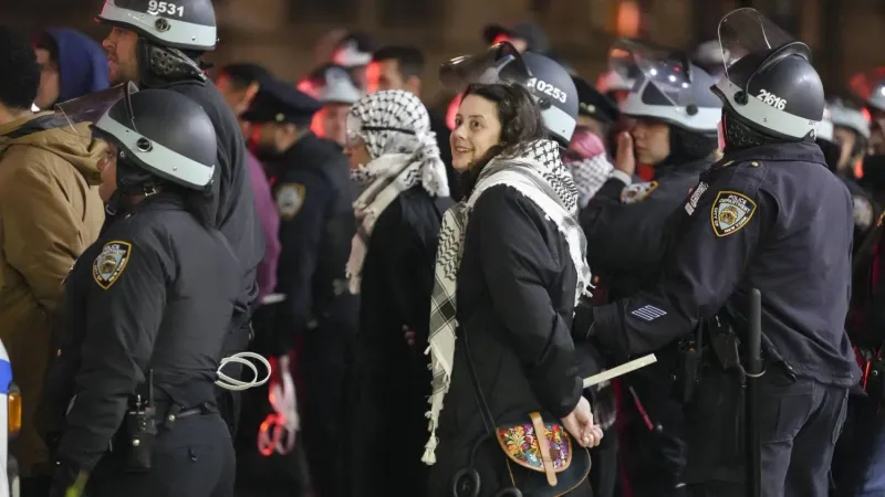 شرطة نيويورك تخلي مبنى في جامعة كولومبيا تحصّن فيه متظاهرون مؤيدون للفلسطينيين
