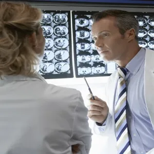طبيبة: العلاج الجديد لمرض باركنسون قد يعجل في تدمير أنسجة الدماغ