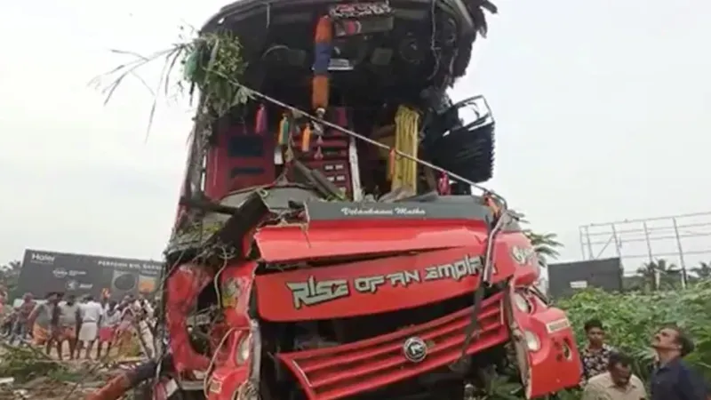 مقتل وإصابة 14 شخصاً في انقلاب حافلة بالهند