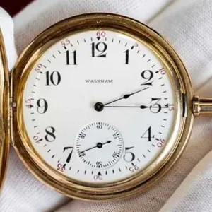 بعد «غرق تيتانيك».. بيع ساعة جيب ذهبية لأحد أغنياء القرن الماضي في مزاد علني (تفاصيل)