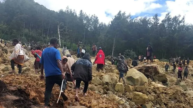 مخاوف من مقتل المئات بعد انهيار أرضي في بابوا غينيا الجديدة