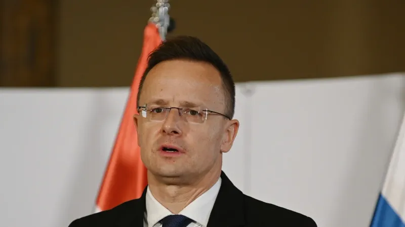 وزير خارجية هنغاريا: اتخذنا خطوات  لإعادة بناء الثقة مع أوكرانيا