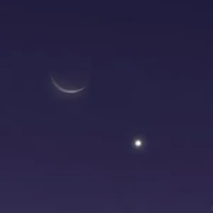 رصد اقتران هلال القمر المتناقص بكوكب المشتري بسماء السعودية