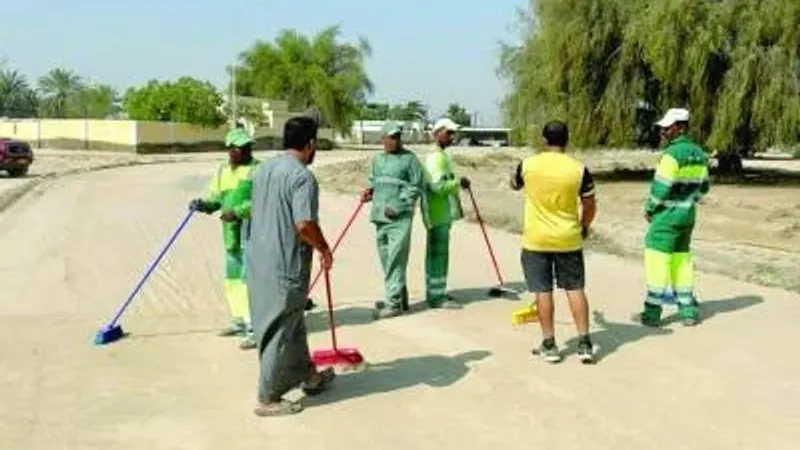 «فزعة لوى» يرسمها متطوعون بتنظيف الطرقات والأماكن العامة