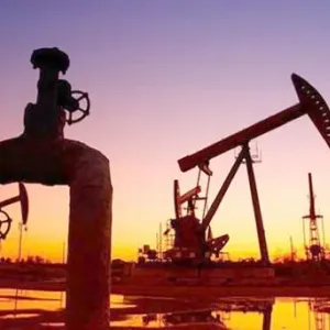 النفط يسجل مكاسب أسبوعية بفضل توقعات نمو الطلب