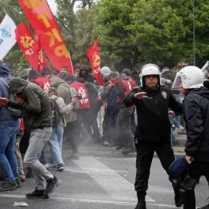 تركيا.. اعتقالات واشتباكات مع الشرطة في عيد العمال #الشرق #الشرق_للأخبار