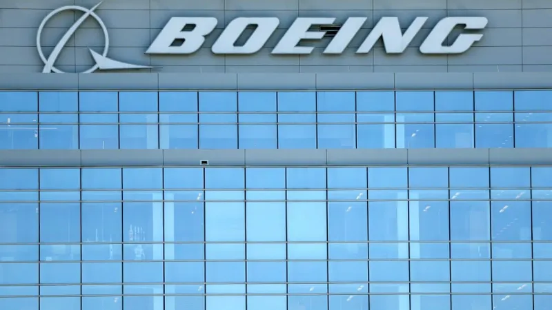 كيف أثرت أزمات شركة Boeing لصناعة الطائرات على أجر رئيسها التنفيذي؟