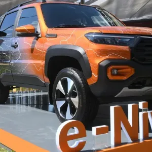 روسيا.. الكشف عن نموذج لسيارة Niva الكهربائية الجديدة (فيديو)