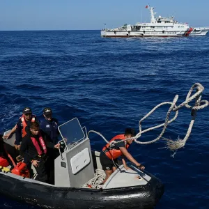 بـ"خراطيم المياه القوية".. الفلبين تتهم بكين بمضايقة سفنها في بحر الصين الجنوبي