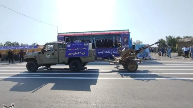بحضور الرئيس الإيراني.. استعراض للقوات المسلحة في طهران بمناسبة عيد الجيش (فيديوهات+صور)