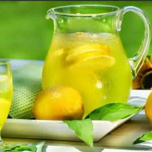 ماذا يحدث للجسم عند تناول الليمون على الريق؟.. «فوائد مذهلة»