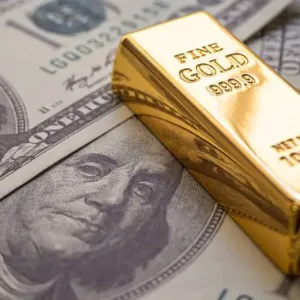 الذهب يحوم قرب أعلى مستوى قياسي مع تزايد الرهان على خفض سعر الفائدة