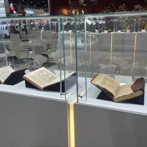 اكتشاف كتب ومخطوطات قديمة نادرة في معرض أبوظبي