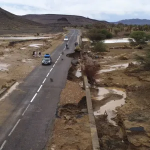 مقتل 16 شخصا على الأقل في المغرب والجزائر جراء فيضانات قوية دمرت البنية التحتية