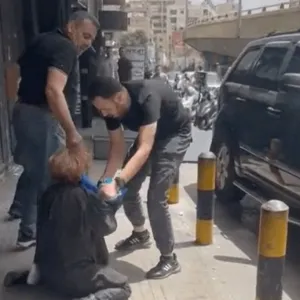 محامية لبنانية تتعرض للضرب والسحل أمام المحكمة على يد زوج موكلتها