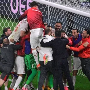 تعليق "حماسي" لمدرب تركيا بعد التأهل "الثأري"