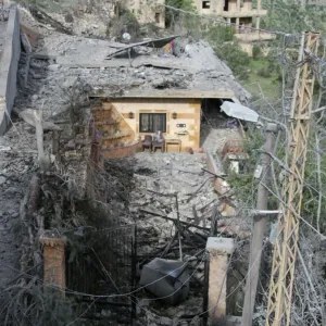 غارات إسرائيلية عنيفة على عدد من القرى في جنوب لبنان