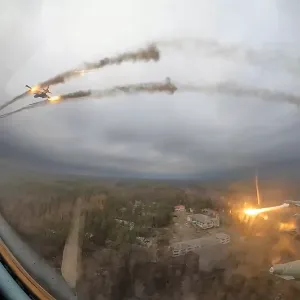 شاهد: وحدة طائرات روسية أثناء ضربها قوات أوكرانية