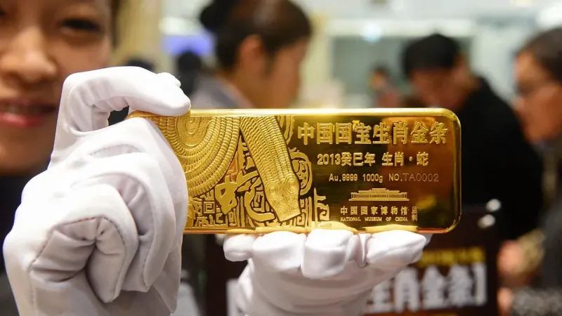 "يشترونه وكأن نهاية العالم غدا".. ماذا يفعل الصينيون بأسعار الذهب ؟
