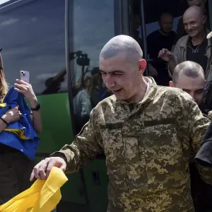 فيديو. تبادل أسرى حرب بين روسيا وأوكرانيا بوساطة إماراتية