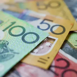 المضاربون يدفعون العملة الأسترالية إلى مستوى قياسي منخفض بسبب الصين
