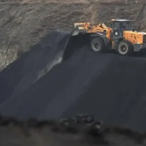 رئيس كولومبيا يأمر بتعليق صادرات الفحم إلى إسرائيل
