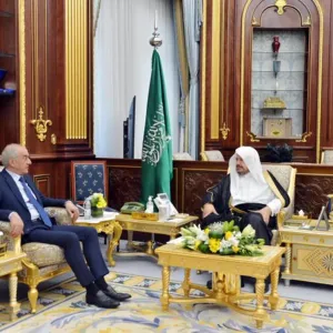 رئيس مجلس الشورى يبحث الموضوعات ذات الاهتمام المشترك مع السفير السوري لدى المملكة