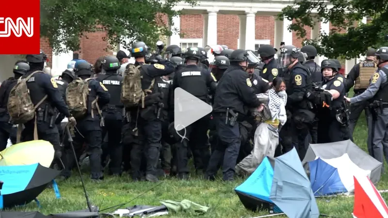 فيديو يُظهر ما فعلته الشرطة الأمريكية لفض اعتصام مؤيد للفلسطينيين في جامعة فيرجينيا https://cnn.it/4dpUTmI
