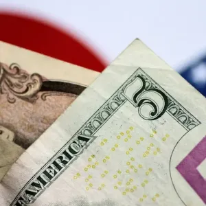 الين يرتفع مقابل الدولار مع زيادة توقع رفع بنك اليابان أسعار الفائدة