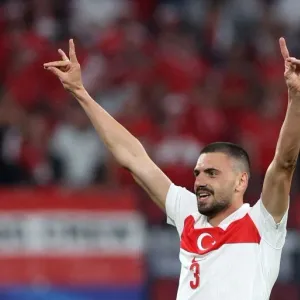 هل يعاقب ديميرال بطل تأهل تركيا إلى ربع نهائي يورو 2024 بسبب "الذئاب الرمادية"؟