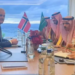 وزير الخارجية يناقش مع رئيس وزراء النرويج المستجدات الإقليمية والدولية