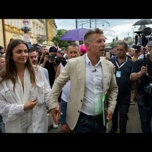 فيديو: آلاف المجريين يخرجون في مظاهرة معارضة لرئيس الوزراء فيكتور أوربان