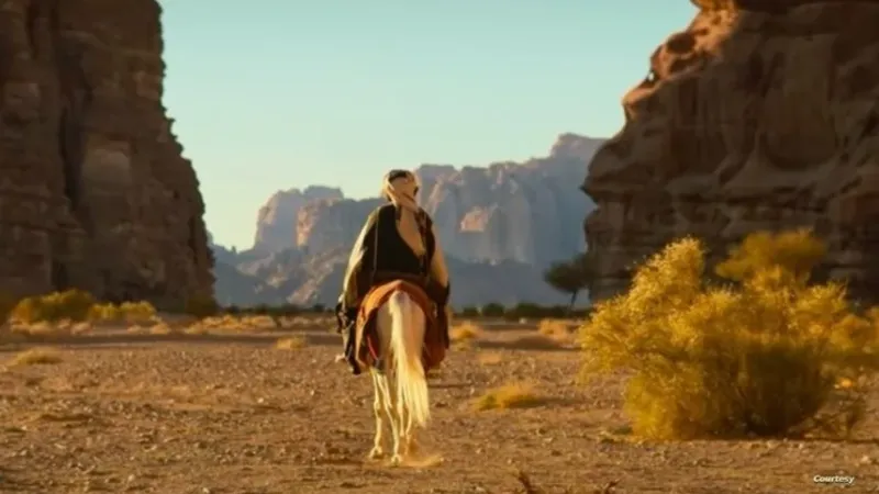 فيلم "بين الرمال" يفوز بالنخلة الذهبية لمهرجان أفلام السعودية