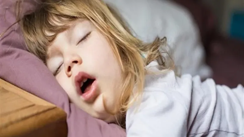أسباب شخير الأطفال أثناء النوم- هل له دلالات خطيرة؟