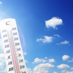 تصل لـ 48 مئوية.. . الأرصاد تحذر: ارتفاع تدريجي لدرجات الحرارة بدءا من اليوم