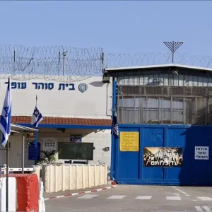 صحيفة عبرية: "إسرائيل" تحتجز جثامين 1500 فلسطيني بمعتقل "سدي تيمان"