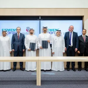 أبوظبي تتعاون مع سيمنز للطاقة لإزالة الكربون في القطاع الصناعي