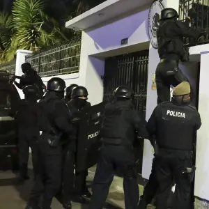 علاقات دبلوماسية متوترة بين المكسيك والإكوادور بسبب اقتحام سفارة المكسيك