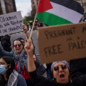 رغم حملة الاعتقالات.. استمرار اعتصام طلبة جامعة كولومبيا الأميركية تضامنا مع غزة