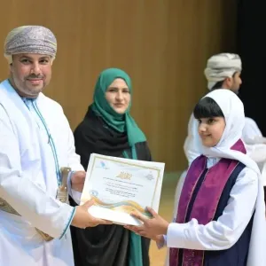 تكريم المجيدين في التحصيل الدراسي بمحافظة ظفار