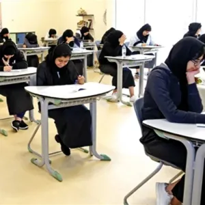 الإمارات.. طلبة الثانوية يختتمون العام الدراسي بامتحان الكيمياء والأحياء