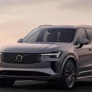 فولفو XC90 تصل بتحديثات موديل 2025 مع التركيز على التقنية