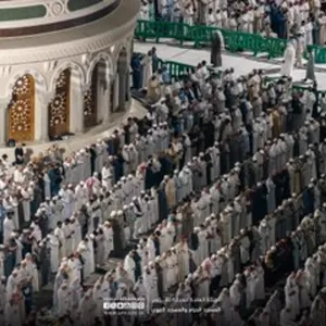 بالصور.. المصلون يؤدون أول صلاة تراويح في رمضان بالمسجد الحرام