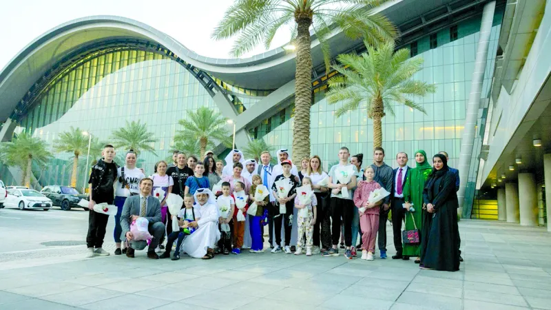 قطر: 20 أسرة روسية وأوكرانية تصل الدوحة لتلقي الرعاية