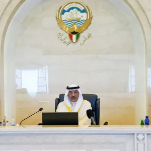 ولي العهد الكويتي يتلقى مبايعة الحكومة