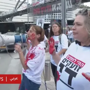 أمهات جنود إسرائيليين يتظاهرون في تل أبيب لوقف الحرب